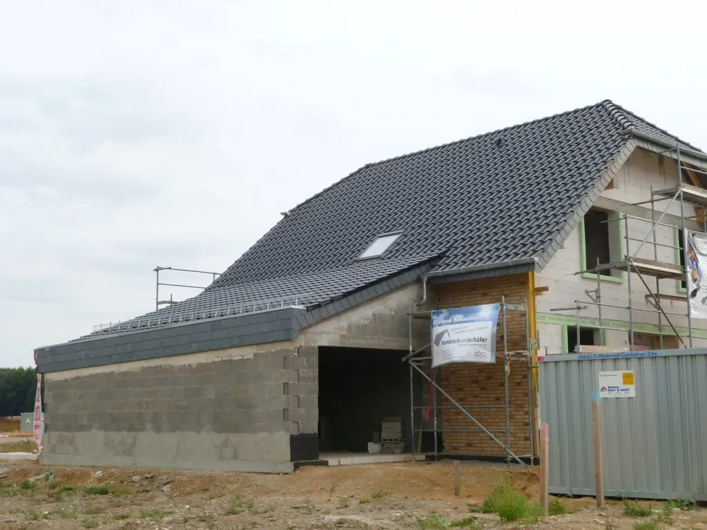 Neu eingedecktes Steildach im Kreis Düren